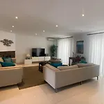 Casa De *